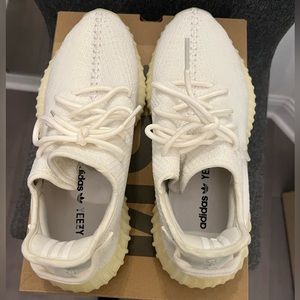 Used TRIPLE WHITE YEEZY BOOST 350 V2 size 9.5 men’s